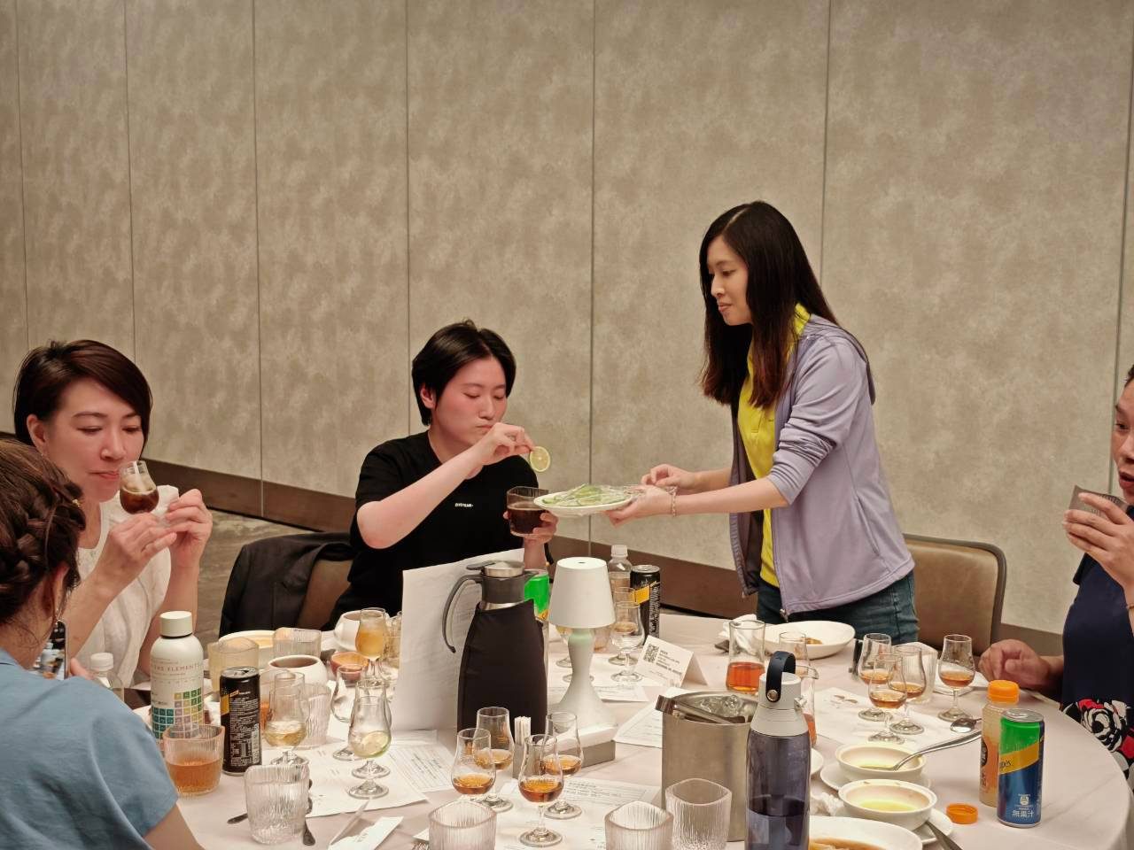 第一季【夏】夏季居家簡易威士忌調酒及食物搭配－LINE_ALBUM_20260812第1281次例會-第一季 夏夏季居家簡易威士忌調酒及食物搭配_260812_30.jpg